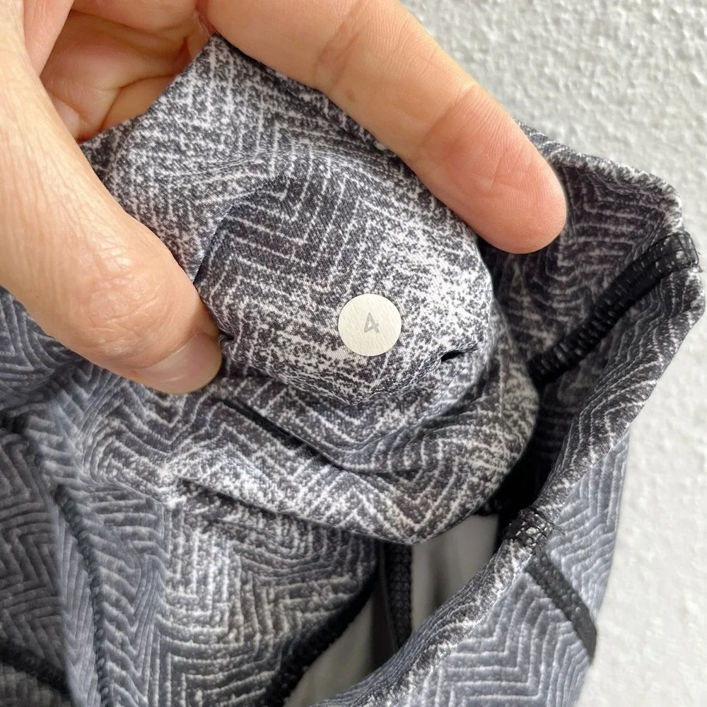 LULULEMON Essential Rhythm Crop Leggings Size 4